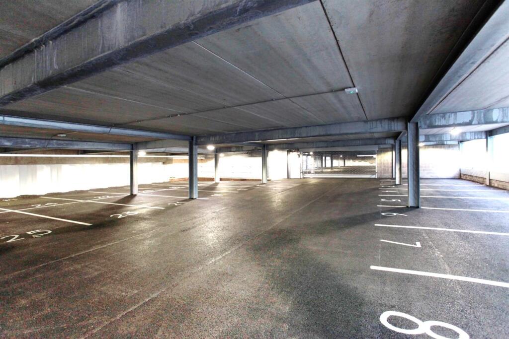 2 bedroom apartment for sale in Hale Road, Hale Barns, Altrincham, WA15